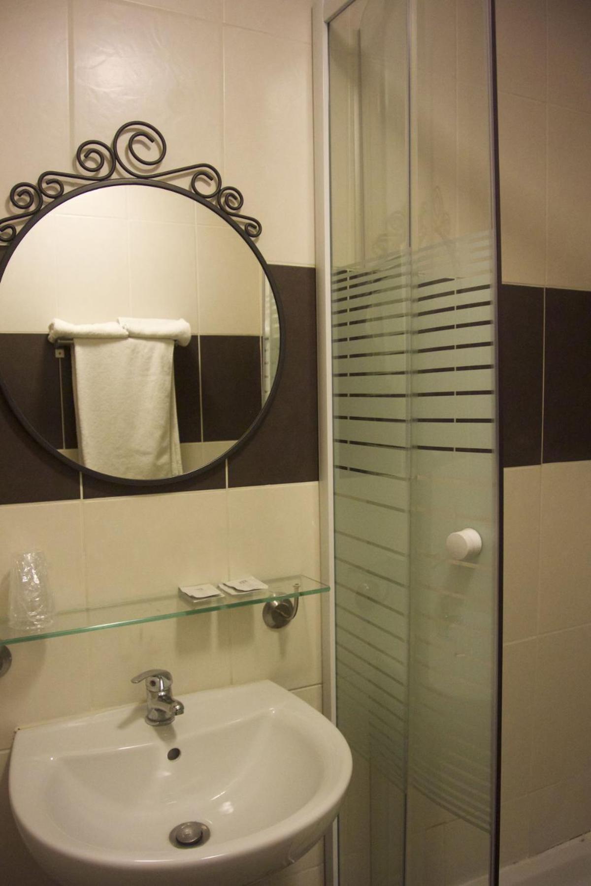 Hotel Clermont Montmartre パリ エクステリア 写真
